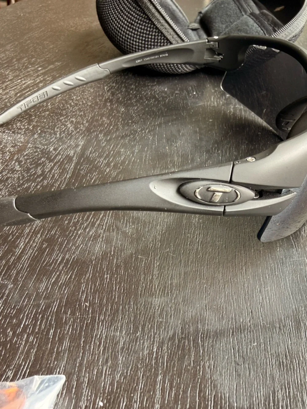 Tifosi Sunglass with Hard Case and Spare Lenses - Black
